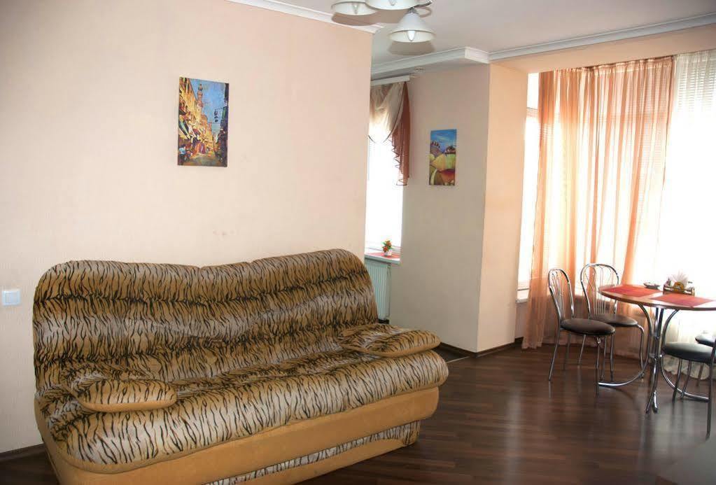 קייב Home Hotel Apartments On Zoloti Vorota מראה חיצוני תמונה