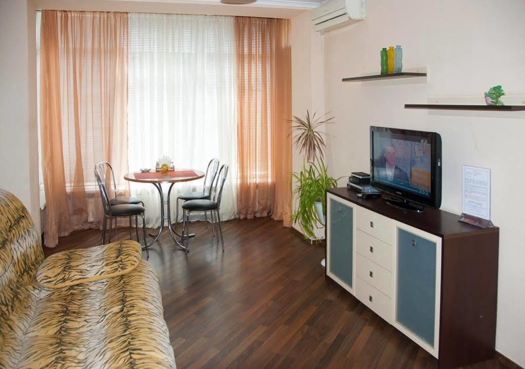 קייב Home Hotel Apartments On Zoloti Vorota מראה חיצוני תמונה