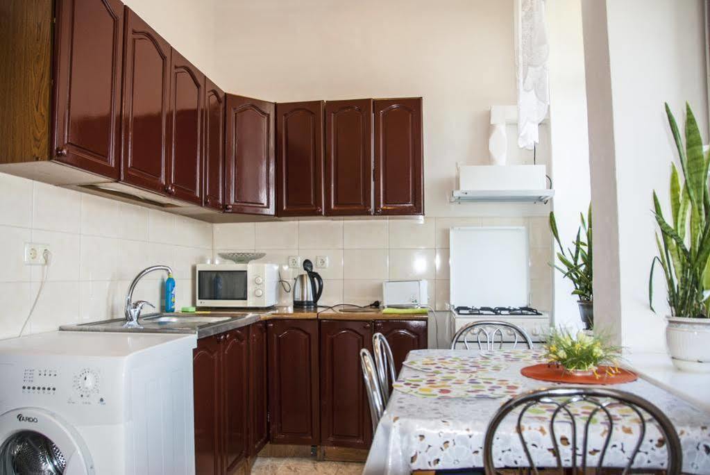 קייב Home Hotel Apartments On Zoloti Vorota מראה חיצוני תמונה